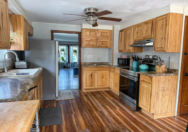 Photo 3 of Single family home for sale at 340 Pleasant St, Saint Johnsbury, VT 05819 | MLS# 5101605 | Listing updated on 2026-09-07