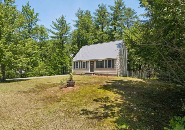 Photo 2 of Sale Pending at 170 Jefferson Dr, Hillsborough, NH 03244 | MLS# 5101634 | Listing updated on 2026-08-01
