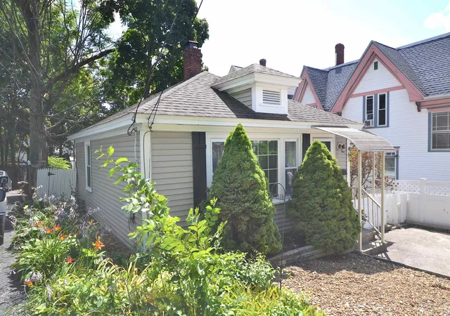 1st image of 461 Manchester St, Manchester, NH 03103 | MLS# 5101676