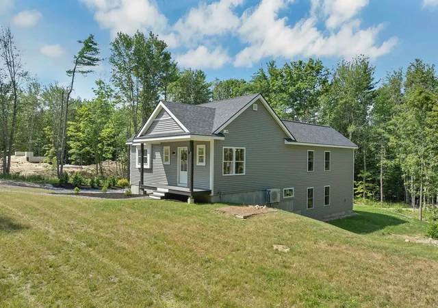 Photo 3 of Single family home for sale at 3114 Parade Rd, Laconia, NH 03246 | MLS# 5101690 | Listing updated on 2026-08-31