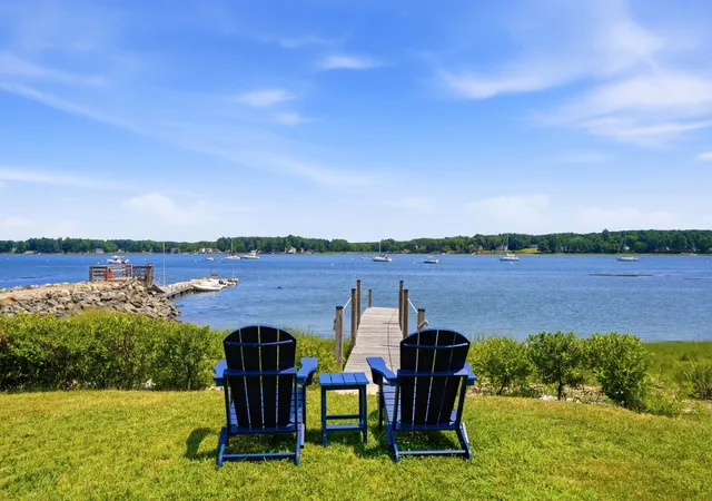 Photo 3 of Sale Pending at 19 Wentworth Ter, Dover, NH 03820 | MLS# 5101706 | Listing updated on 2026-09-24