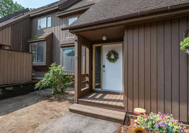 Photo 2 of Townhouse for sale at 21 Silverton Dr, Nashua, NH 03062 | MLS# 5101718 | Listing updated on 2026-08-03