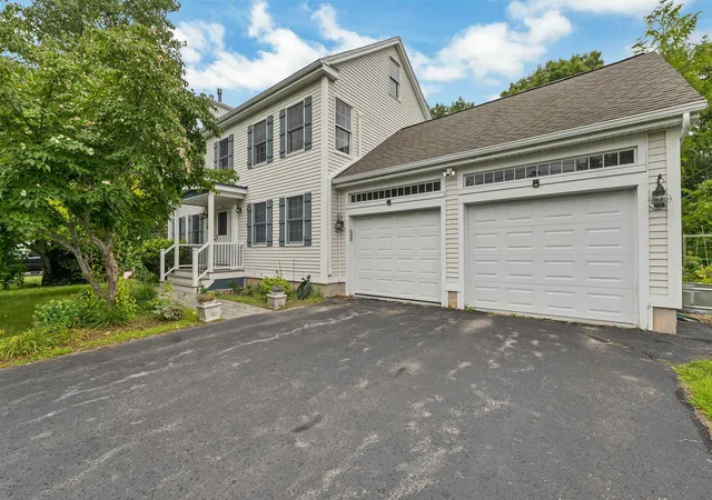 2nd image of 14 Viola Cir, Seabrook, NH 03874 | MLS# 5101736