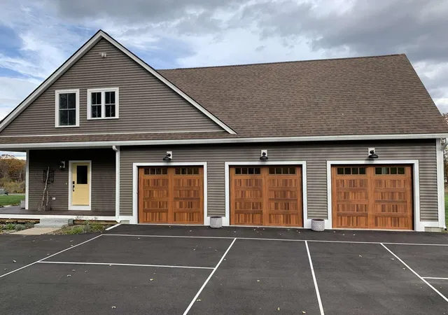 Photo 2 of Sale Pending at 3 Labrador Ln, Hampstead, NH 03841 | MLS# 5101753 | Listing updated on 2026-08-18