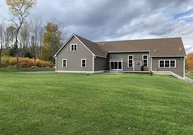 Photo 3 of Sale Pending at 3 Labrador Ln, Hampstead, NH 03841 | MLS# 5101753 | Listing updated on 2026-08-18
