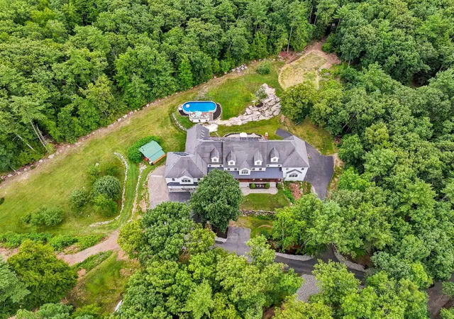 Photo 3 of Single family home for sale at 9 Storybrook Ln, Amherst, NH 03031 | MLS# 5101772 | Listing updated on 2026-07-31
