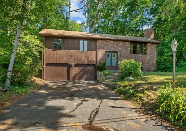 Photo 2 of Sale Pending at 312 Walnut Hill Ave, Manchester, NH 03104 | MLS# 5101799 | Listing updated on 2026-07-30