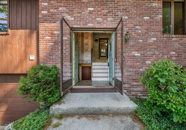 Photo 3 of Sale Pending at 312 Walnut Hill Ave, Manchester, NH 03104 | MLS# 5101799 | Listing updated on 2026-07-30