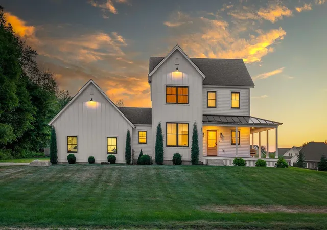 Photo 1 of Single family home for sale at 283 Middle Rd, Dover, NH 03820 | MLS# 5101808 | Listing updated on 2026-09-18