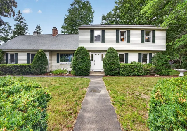 Photo 3 of Sale Pending at 2 Queensway Cir, Nashua, NH 03062 | MLS# 5101819 | Listing updated on 2026-09-14