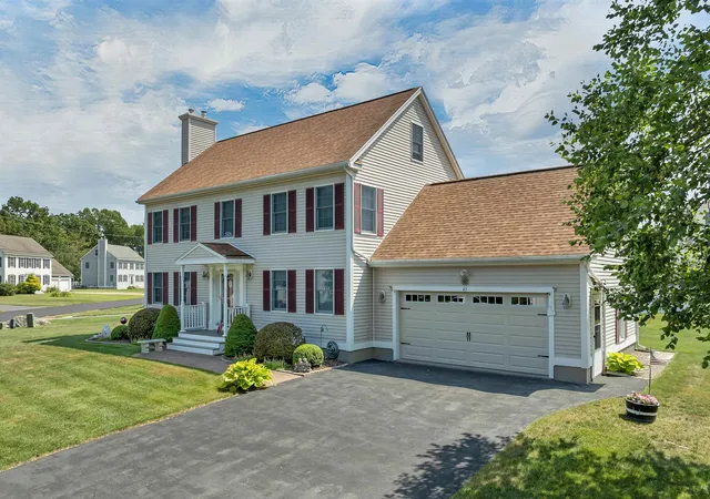 Photo 3 of Single family home for sale at 41 Viola Cir, Seabrook, NH 03874 | MLS# 5101867 | Listing updated on 2026-08-04