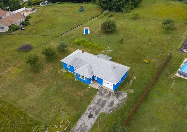 2nd image of 12 Norris Rd, Pittsfield, NH 03263 | MLS# 5101870