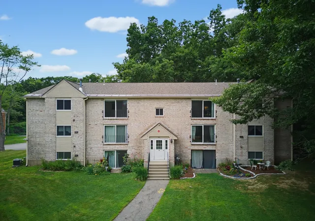 Photo 2 of Condo for sale at 5 Brookside Dr #9, Exeter, NH 03833 | MLS# 5101881 | Listing updated on 2026-09-16