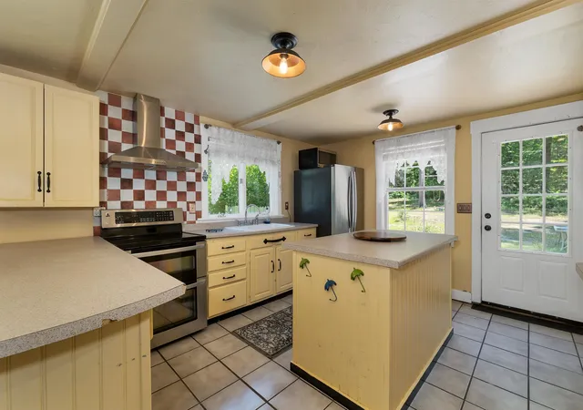 Photo 3 of Single family home for sale at 185 Green Mountain Rd, Effingham, NH 03882 | MLS# 5101894 | Listing updated on 2026-09-16