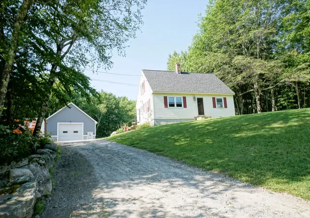 Photo 1 of Single family home for sale at 90 Green Rd, Raymond, NH 03077 | MLS# 5101906 | Listing updated on 2026-08-17