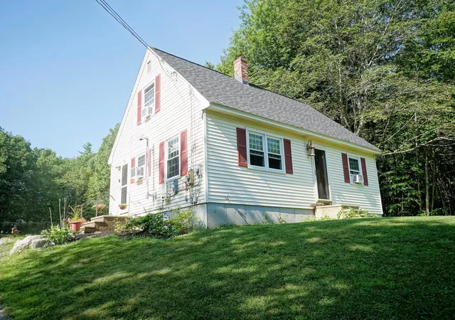 Photo 3 of Single family home for sale at 90 Green Rd, Raymond, NH 03077 | MLS# 5101906 | Listing updated on 2026-08-17