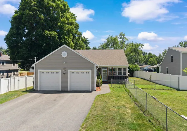 Photo 1 of Single family home for sale at 264 Broad St, Nashua, NH 03063 | MLS# 5101908 | Listing updated on 2026-08-03