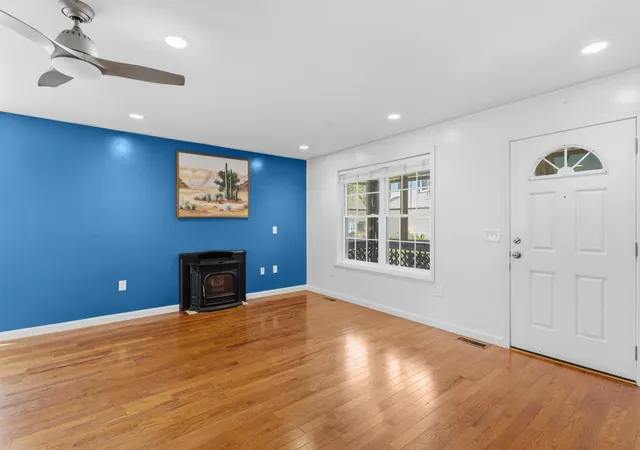Photo 4 of Single family home for sale at 264 Broad St, Nashua, NH 03063 | MLS# 5101908 | Listing updated on 2026-08-03