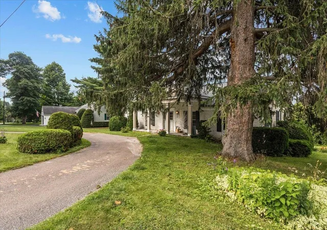 Photo 3 of Single family home for sale at 4 Smith St, Saint Albans, VT 05478 | MLS# 5101918 | Listing updated on 2026-07-27
