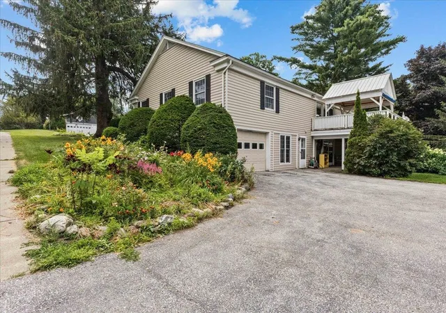Photo 3 of Single family home for sale at 4 Smith St, Saint Albans, VT 05478 | MLS# 5101918 | Listing updated on 2026-07-27
