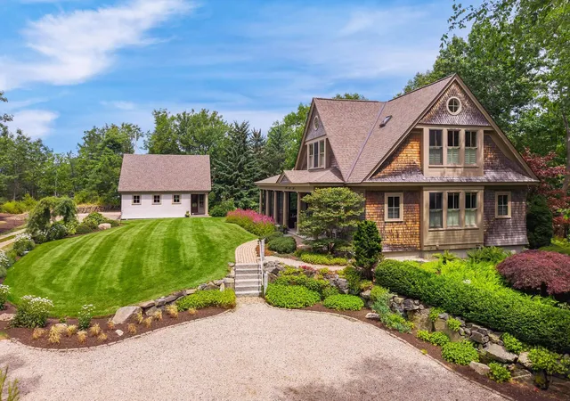 Photo 2 of Sale Pending at 6 Pebble Cvs, Cape Neddick, ME 03902 | MLS# 5101921 | Listing updated on 2026-09-08