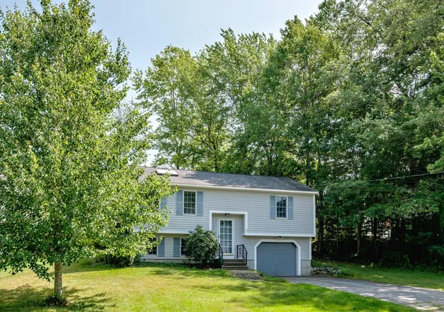1st image of 5 Ledgeview Dr, Rochester, NH 03839 | MLS# 5101932