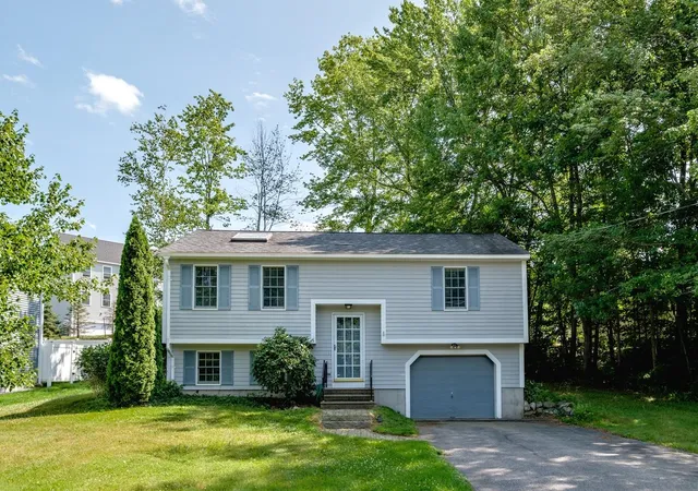 2nd image of 5 Ledgeview Dr, Rochester, NH 03839 | MLS# 5101932