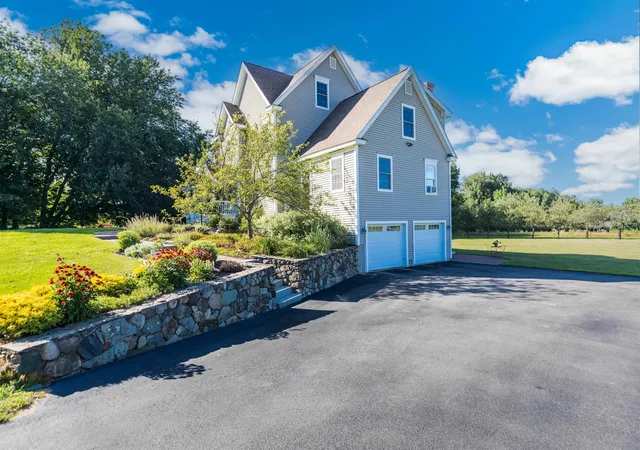 3rd image of 93 Bunker Hill Ave, Stratham, NH 03885 | MLS# 5101984