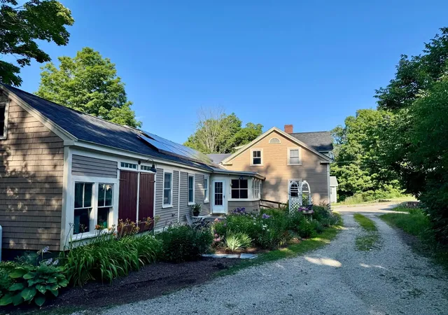 Photo 3 of Single family home for sale at 21 Linden St, Somersworth, NH 03878 | MLS# 5101988 | Listing updated on 2026-09-18