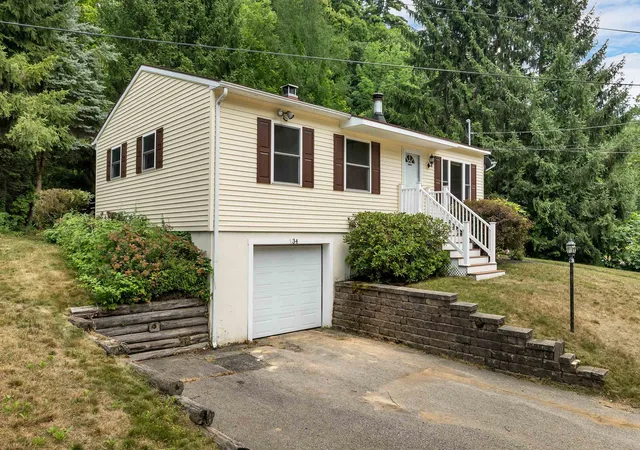 Photo 3 of Single family home for sale at 34 Valley St, Laconia, NH 03246 | MLS# 5101999 | Listing updated on 2026-10-03