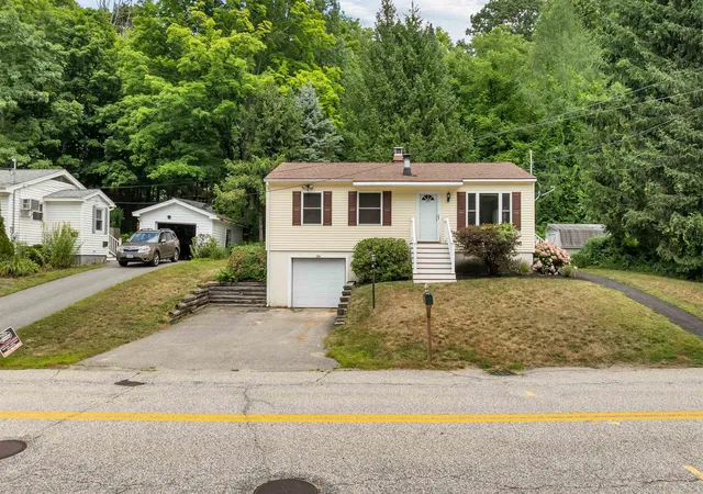 Photo 4 of Single family home for sale at 34 Valley St, Laconia, NH 03246 | MLS# 5101999 | Listing updated on 2026-10-03