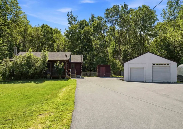 Photo 3 of Single family home for sale at 133 Mountain View Rd, Deerfield, NH 03037 | MLS# 5102004 | Listing updated on 2026-08-03