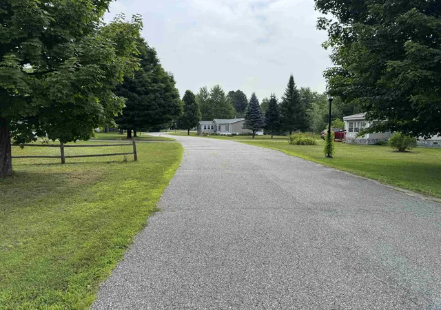 Photo 3 of Manufactured home for sale at 158 Oakwood Dr, Hyde Park, VT 05655 | MLS# 5102035 | Listing updated on 2026-08-24
