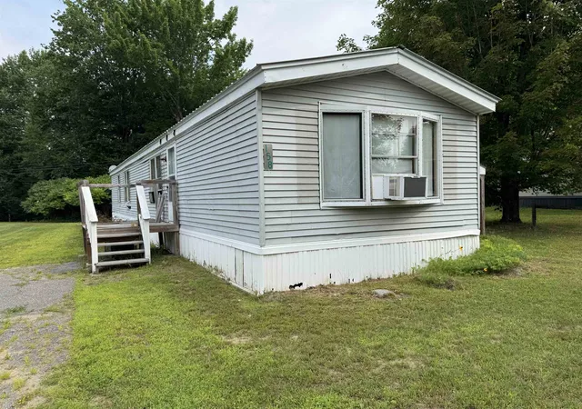 Photo 3 of Manufactured home for sale at 158 Oakwood Dr, Hyde Park, VT 05655 | MLS# 5102035 | Listing updated on 2026-08-24