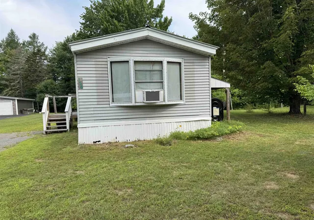 Photo 4 of Manufactured home for sale at 158 Oakwood Dr, Hyde Park, VT 05655 | MLS# 5102035 | Listing updated on 2026-08-24