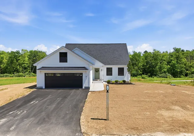 2nd image of 8 Robin Wy #7, Chester, NH 03036 | MLS# 5102111