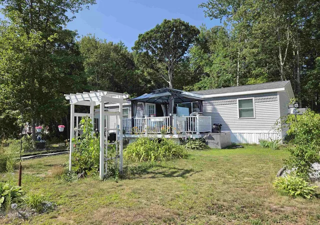 Photo 2 of Sale Pending at 426 Sherwood Gln, Somersworth, NH 03878 | MLS# 5102116 | Listing updated on 2026-09-06