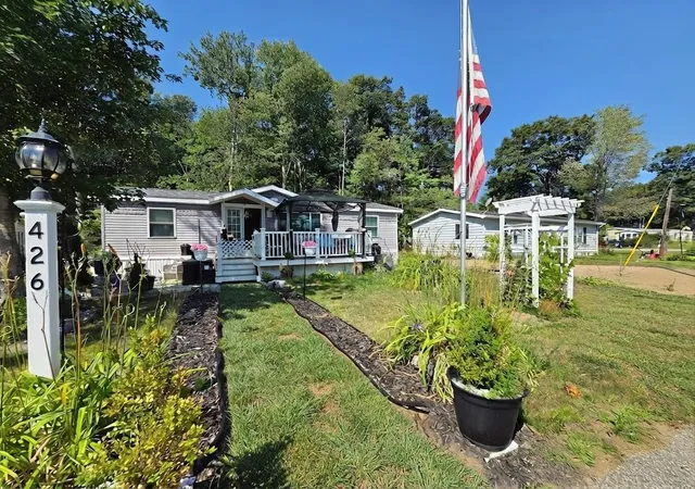 Photo 3 of Sale Pending at 426 Sherwood Gln, Somersworth, NH 03878 | MLS# 5102116 | Listing updated on 2026-09-06