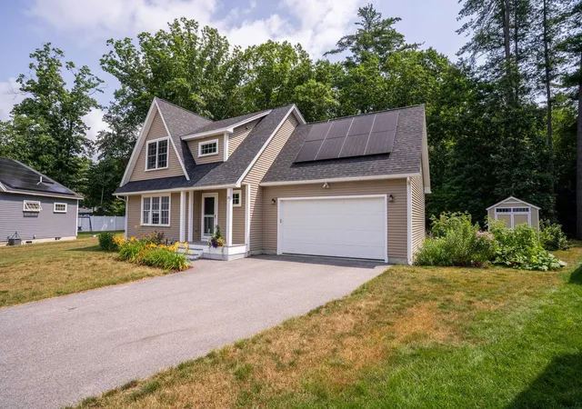 2nd image of 20 Beaumont Dr, Dover, NH 03820 | MLS# 5102161