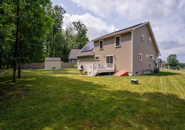 3rd image of 20 Beaumont Dr, Dover, NH 03820 | MLS# 5102161