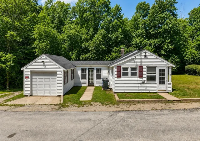1st image of 10 Terrace Ln, Goffstown, NH 03045 | MLS# 5102201