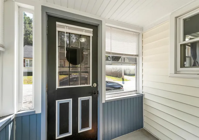 2nd image of 10 Terrace Ln, Goffstown, NH 03045 | MLS# 5102201