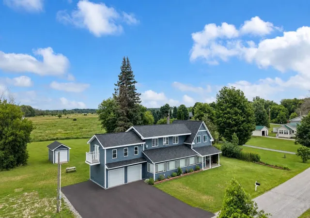 Photo 1 of Single family home for sale at 2551 W Shore Rd, Isle La Motte, VT 05463 | MLS# 5102210 | Listing updated on 2026-08-31