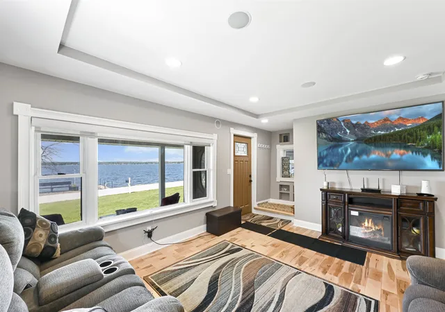 Photo 3 of Single family home for sale at 2551 W Shore Rd, Isle La Motte, VT 05463 | MLS# 5102210 | Listing updated on 2026-08-31