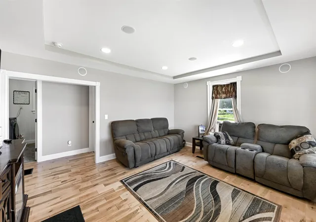 Photo 4 of Single family home for sale at 2551 W Shore Rd, Isle La Motte, VT 05463 | MLS# 5102210 | Listing updated on 2026-08-31