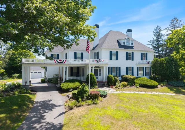 1st image of 555 Main St, Farmington, NH 03835 | MLS# 5102217
