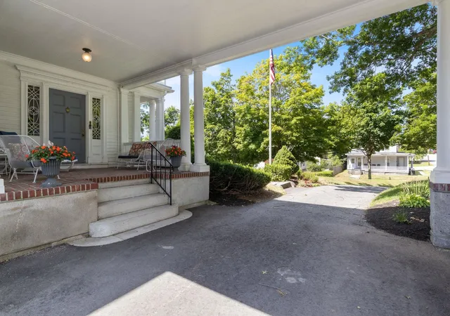 Photo 3 of Single family home for sale at 555 Main St, Farmington, NH 03835 | MLS# 5102217 | Listing updated on 2026-07-30