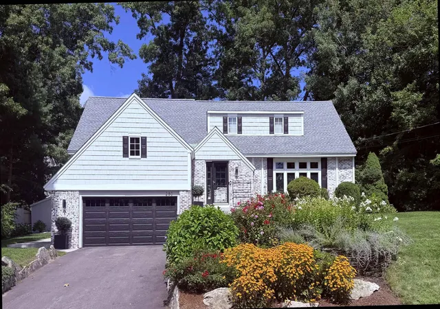 Photo 3 of Single family home for sale at 280 Kearney St, Manchester, NH 03104 | MLS# 5102262 | Listing updated on 2026-09-09