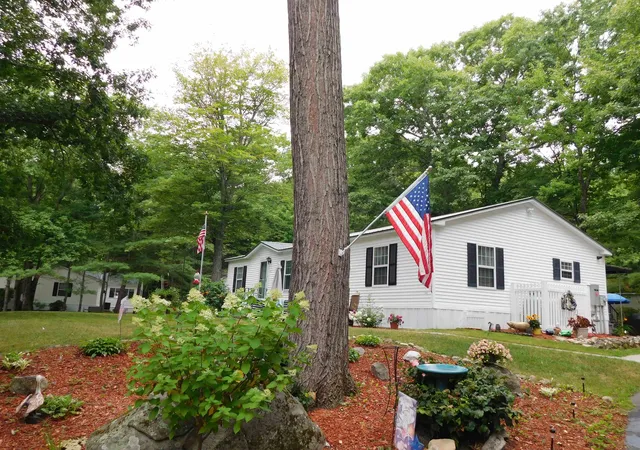 2nd image of 10 Harvey Brook Rd, Wolfeboro, NH 03894 | MLS# 5102271