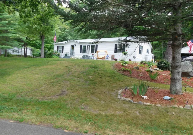 Photo 3 of Manufactured home for sale at 10 Harvey Brk Rd, Wolfeboro, NH 03894 | MLS# 5102271 | Listing updated on 2026-09-22